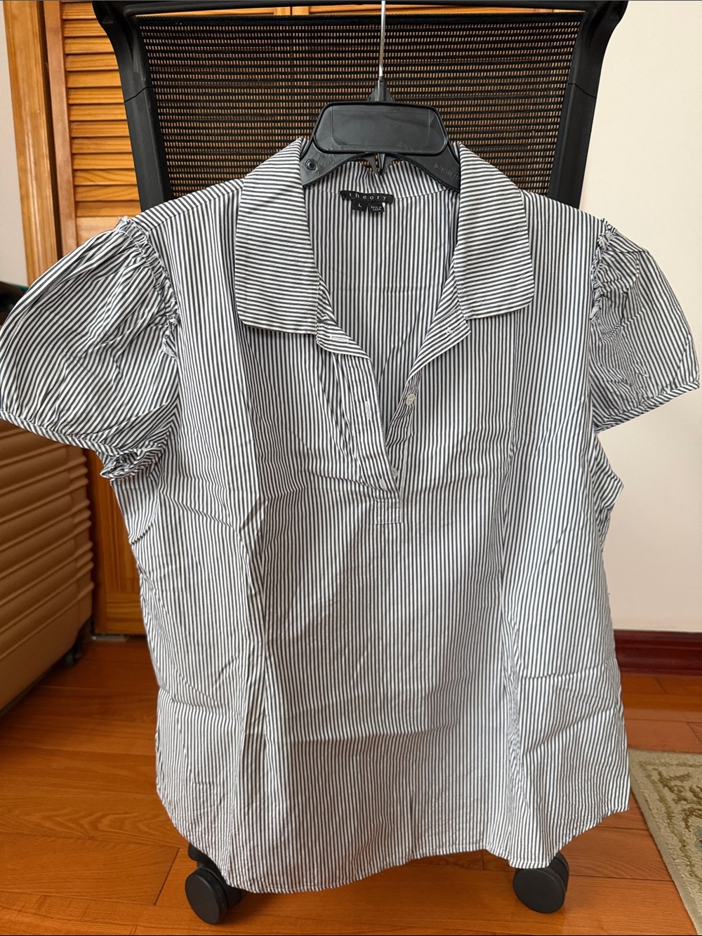 Theory Striped Short Sleeve Top in Black & White Large Like New